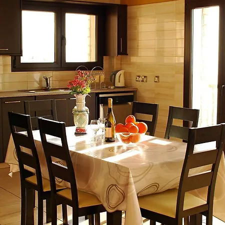 Venetia Beach House Pomos